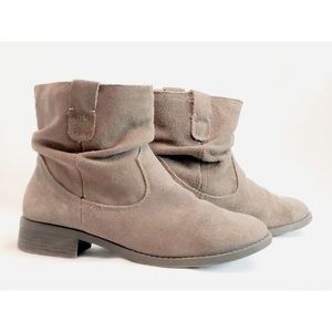 American Eagle brown suede booties